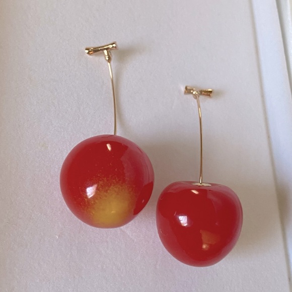 *RELISTED* check closet! - Picture 2 of 4